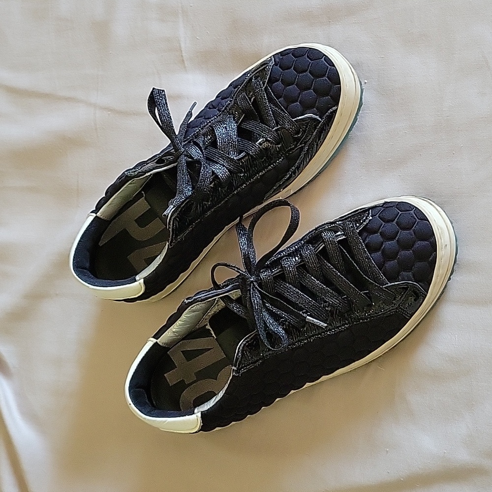 P448 John W Low Top Leather Sole Sneakers